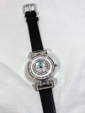 ERWIN PEARL WOMEN'S WATCH-KEEPS EXCELLENT TIME